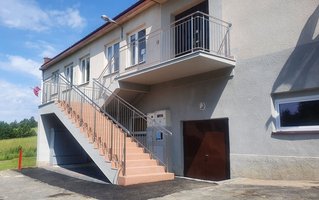 Remont schodów przy budynku wielofunkcyjnym w Broniszowie