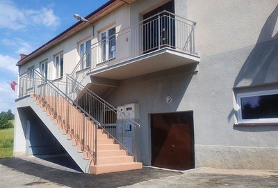 Remont schodów przy budynku wielofunkcyjnym w Broniszowie