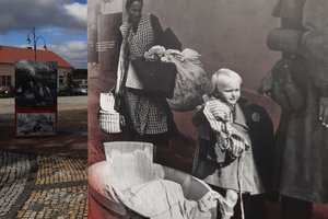 Ukradzione dzieciństwo - 0011.jpg