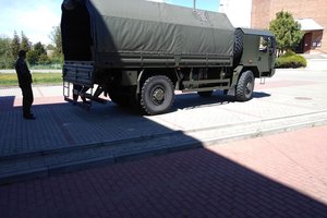 Wojsko przywiozło środki do dezynfekcji. - 004.jpg