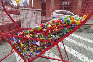 Pojemnik na nakrętki w Gminie Wielopole Skrzyńskie - 137506736_1521104701418893_7653141771995433023_n1.jpg