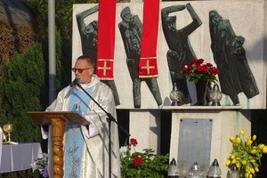 67 rocznica pożaru baraku szkolnego w Wielopolu Skrzyńskim - 09870.jpg
