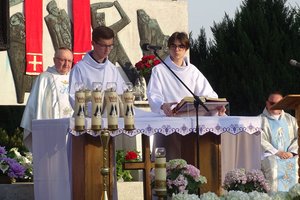 67 rocznica pożaru baraku szkolnego w Wielopolu Skrzyńskim - 09896.jpg