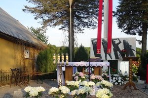67 rocznica pożaru baraku szkolnego w Wielopolu Skrzyńskim - 09971.jpg
