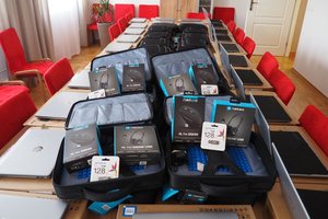 Przekazanie sprzętu komputerowego - 1010596.jpg
