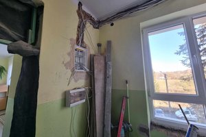 Roboty budowlane w zakresie modernizacji toalet w Szkole Podstawowej w Brzezinach - 84.jpg