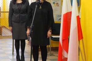 Uroczystość odsłonięcia tablicy pamiątkowej w Szkole Podstawowej im. prof. Karola Olszewskiego w Broniszowie. - p1015436.jpg