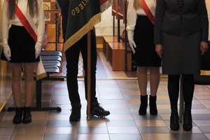 Uroczystość odsłonięcia tablicy pamiątkowej w Szkole Podstawowej im. prof. Karola Olszewskiego w Broniszowie. - p1015437.jpg