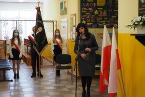 Uroczystość odsłonięcia tablicy pamiątkowej w Szkole Podstawowej im. prof. Karola Olszewskiego w Broniszowie. - p1015442.jpg