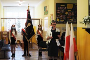 Uroczystość odsłonięcia tablicy pamiątkowej w Szkole Podstawowej im. prof. Karola Olszewskiego w Broniszowie. - p1015449.jpg