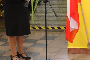 Uroczystość odsłonięcia tablicy pamiątkowej w Szkole Podstawowej im. prof. Karola Olszewskiego w Broniszowie. - p1015492.jpg