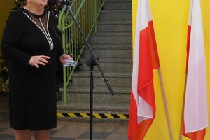 Uroczystość odsłonięcia tablicy pamiątkowej w Szkole Podstawowej im. prof. Karola Olszewskiego w Broniszowie. - p1015498.jpg