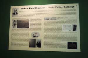 Uroczystość odsłonięcia tablicy pamiątkowej w Szkole Podstawowej im. prof. Karola Olszewskiego w Broniszowie. - p1015530.jpg
