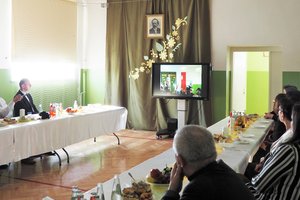 Uroczystość odsłonięcia tablicy pamiątkowej w Szkole Podstawowej im. prof. Karola Olszewskiego w Broniszowie. - p1015536.jpg