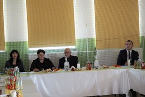 Uroczystość odsłonięcia tablicy pamiątkowej w Szkole Podstawowej im. prof. Karola Olszewskiego w Broniszowie. - p1015541.jpg