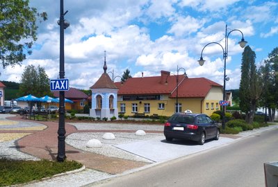 Urządzenie miejsca postojowego dla „Taxi” w obrębie płyty rynku w Wielopolu Skrzyńskim