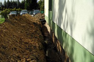 Inwestycja w trakcie realizacji (II Etap): ocieplenie fundamentów oraz wykonanie nowej odbojówki z kosztki brukowej - 20170918_0017.jpg