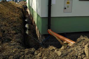 Inwestycja w trakcie realizacji (II Etap): ocieplenie fundamentów oraz wykonanie nowej odbojówki z kosztki brukowej - 20170918_0021.jpg