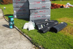 Inwestycja w trakcie realizacji (II Etap): ocieplenie fundamentów oraz wykonanie nowej odbojówki z kosztki brukowej - 20170919_0021.jpg