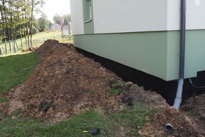 Inwestycja w trakcie realizacji (II Etap): ocieplenie fundamentów oraz wykonanie nowej odbojówki z kosztki brukowej - 20170919_0025.jpg