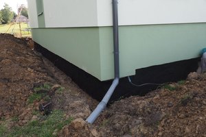 Inwestycja w trakcie realizacji (II Etap): ocieplenie fundamentów oraz wykonanie nowej odbojówki z kosztki brukowej - 20170919_0027.jpg