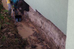 Inwestycja w trakcie realizacji (II Etap): ocieplenie fundamentów oraz wykonanie nowej odbojówki z kosztki brukowej - 20170919_0029.jpg