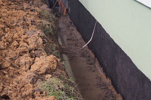 Inwestycja w trakcie realizacji (II Etap): ocieplenie fundamentów oraz wykonanie nowej odbojówki z kosztki brukowej - 20170919_0036.jpg