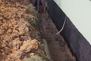 Inwestycja w trakcie realizacji (II Etap): ocieplenie fundamentów oraz wykonanie nowej odbojówki z kosztki brukowej - 20170919_0037.jpg