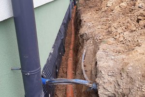 Inwestycja w trakcie realizacji (II Etap): ocieplenie fundamentów oraz wykonanie nowej odbojówki z kosztki brukowej - 20170920_0004.jpg