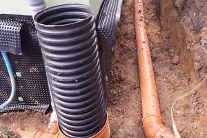 Inwestycja w trakcie realizacji (II Etap): ocieplenie fundamentów oraz wykonanie nowej odbojówki z kosztki brukowej - 20170920_0005.jpg