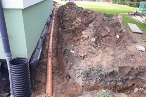 Inwestycja w trakcie realizacji (II Etap): ocieplenie fundamentów oraz wykonanie nowej odbojówki z kosztki brukowej - 20170920_0011.jpg