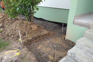 Inwestycja w trakcie realizacji (II Etap): ocieplenie fundamentów oraz wykonanie nowej odbojówki z kosztki brukowej - 20170927_0002.jpg