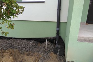 Inwestycja w trakcie realizacji (II Etap): ocieplenie fundamentów oraz wykonanie nowej odbojówki z kosztki brukowej - 20170927_0003.jpg