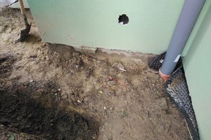 Inwestycja w trakcie realizacji (II Etap): ocieplenie fundamentów oraz wykonanie nowej odbojówki z kosztki brukowej - 20170927_0004.jpg