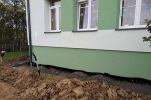 Inwestycja w trakcie realizacji (II Etap): ocieplenie fundamentów oraz wykonanie nowej odbojówki z kosztki brukowej - 20170927_0005.jpg