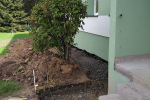 Inwestycja w trakcie realizacji (II Etap): ocieplenie fundamentów oraz wykonanie nowej odbojówki z kosztki brukowej - 20170927_0006.jpg