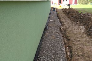 Inwestycja w trakcie realizacji (II Etap): ocieplenie fundamentów oraz wykonanie nowej odbojówki z kosztki brukowej - 20170927_0010.jpg