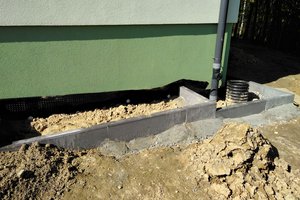 Inwestycja w trakcie realizacji (II Etap): ocieplenie fundamentów oraz wykonanie nowej odbojówki z kosztki brukowej - 20170928_0001.jpg