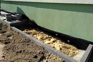 Inwestycja w trakcie realizacji (II Etap): ocieplenie fundamentów oraz wykonanie nowej odbojówki z kosztki brukowej - 20170928_0002.jpg