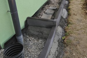 Inwestycja w trakcie realizacji (II Etap): ocieplenie fundamentów oraz wykonanie nowej odbojówki z kosztki brukowej - 20170928_0005.jpg