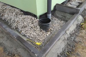 Inwestycja w trakcie realizacji (II Etap): ocieplenie fundamentów oraz wykonanie nowej odbojówki z kosztki brukowej - 20170928_0006.jpg