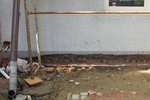 Inwestycja w trakcie realizacji: prace związane z ociepleniem elewacji budynku oraz zabezpieczeniem przeciw-wilgociowym i ociepleniem fundamentów - 20170816_001.jpg