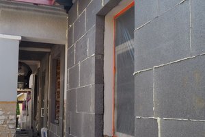 Inwestycja w trakcie realizacji: prace związane z ociepleniem elewacji budynku oraz zabezpieczeniem przeciw-wilgociowym i ociepleniem fundamentów - 20170913_0001.jpg