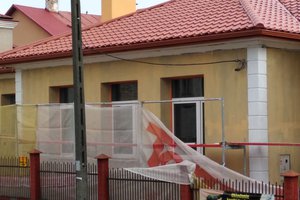 Inwestycja w trakcie realizacji: prace związane z ociepleniem elewacji budynku oraz zabezpieczeniem przeciw-wilgociowym i ociepleniem fundamentów - 20170926_0003.jpg