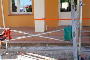 Inwestycja w trakcie realizacji: prace związane z ociepleniem elewacji budynku oraz zabezpieczeniem przeciw-wilgociowym i ociepleniem fundamentów - 20170928_0002.jpg