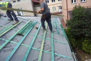 Inwestycja w trakcie realizacji: prace związane z wymianą pokrycia dachowego i ociepleniem stropu - 20170635_011.jpg