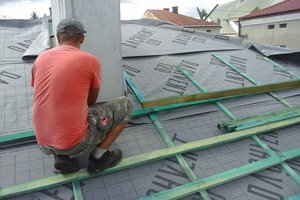 Inwestycja w trakcie realizacji: prace związane z wymianą pokrycia dachowego i ociepleniem stropu - 20170635_012.jpg