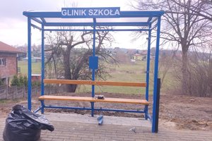 wiata przystankowa na przeciwko SP w  Gliniku - img_20250325_130134.jpg