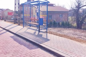 wiata przystankowa na przeciwko SP w  Gliniku - img_20250326_112837.jpg