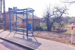 wiata przystankowa na przeciwko SP w  Gliniku - img_20250326_112933.jpg